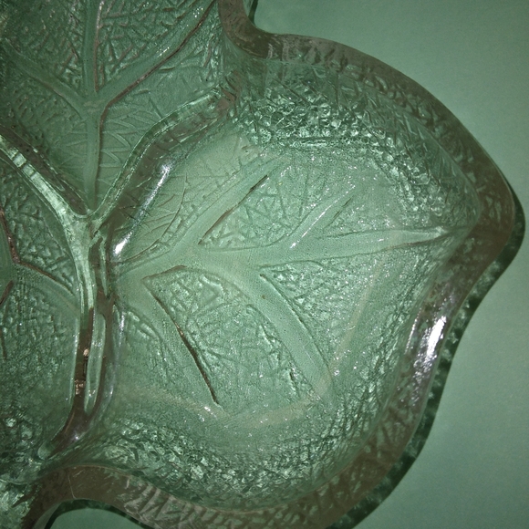 Vintage Pressed Leaf Dish - Picture 3 of 5